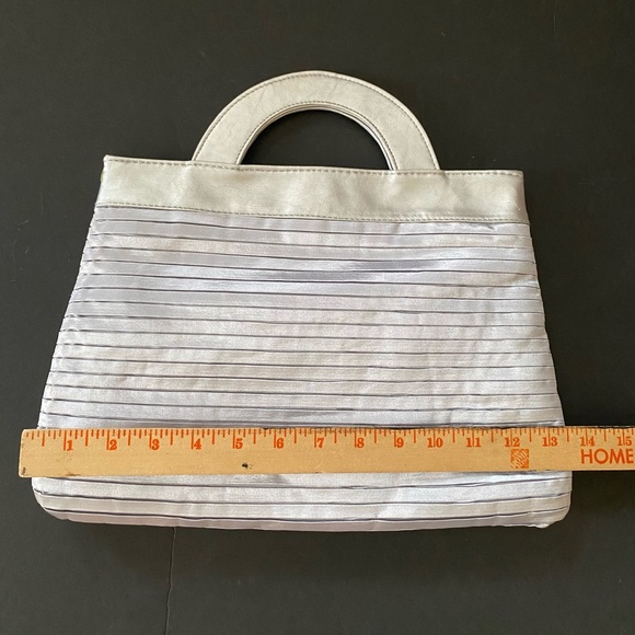 Mario Tricoci Silver Shiny Satin Glam Purse Bag - Picture 4 of 6